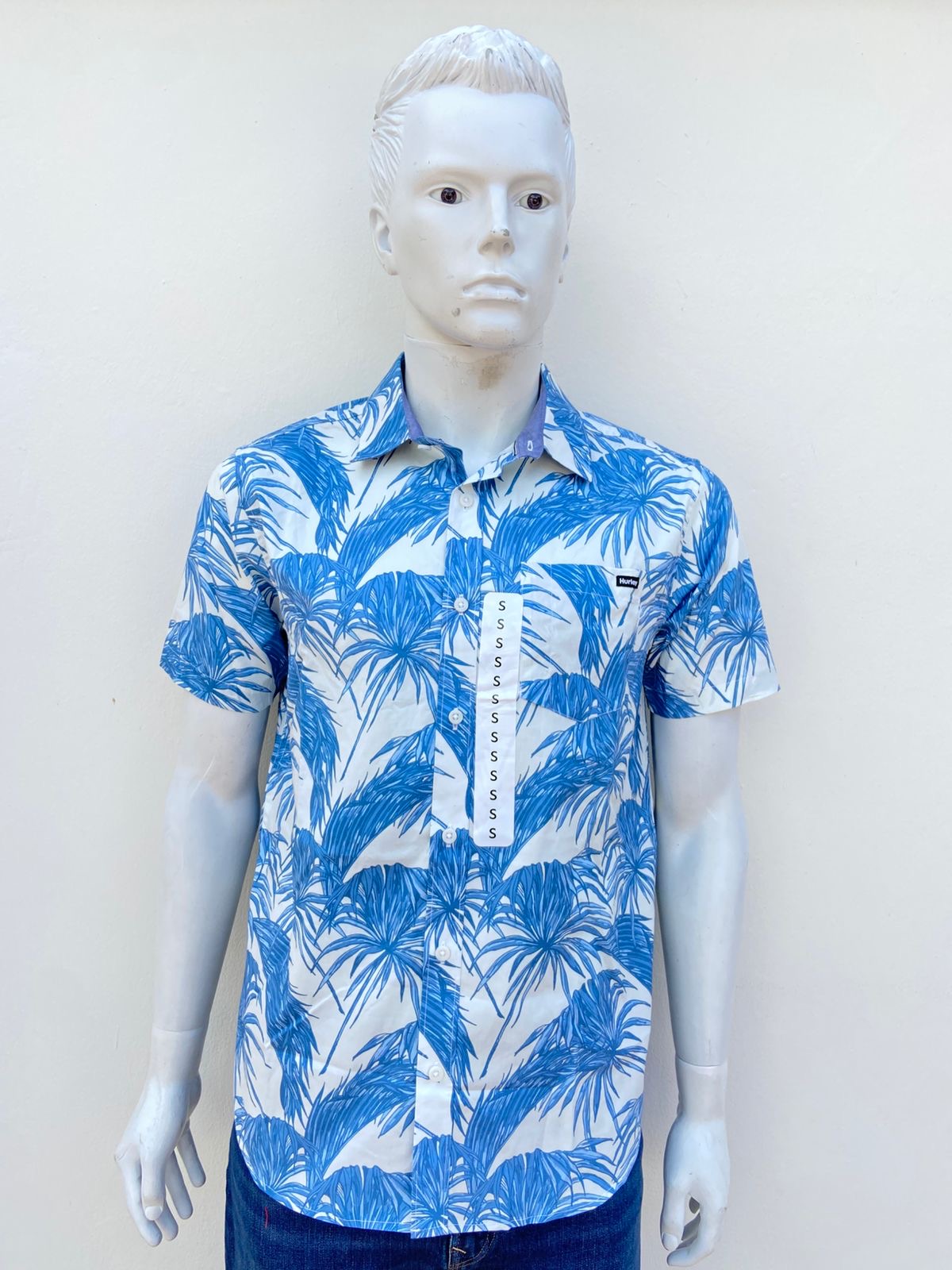 Camisa HURLEY original, blanca con palmeras en color azul, 98 % algodón.