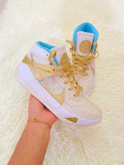 Tenis NIKE original blanco con dorado y azul y detalles de cuadros, altos.
