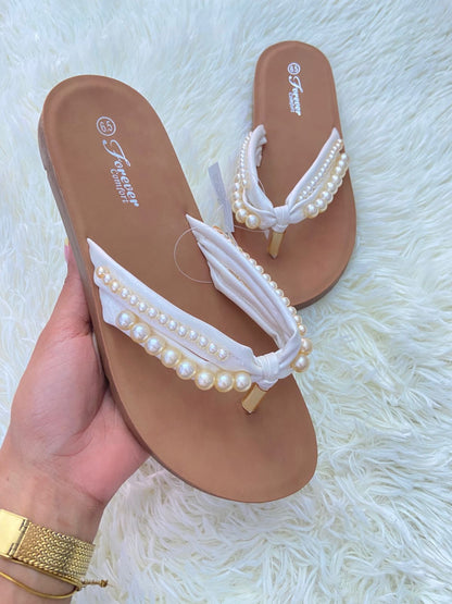 Sandalias FOREVER COMFORT original, marrón con blanco y perlas.
