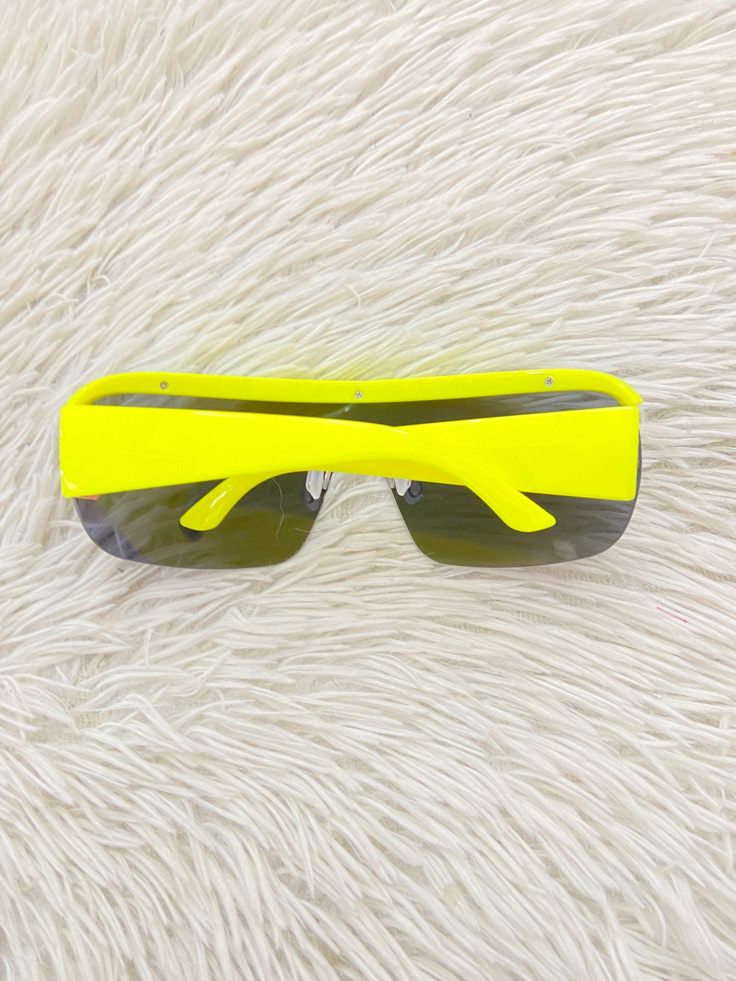 Lentes, amarillo con micas de color negro.