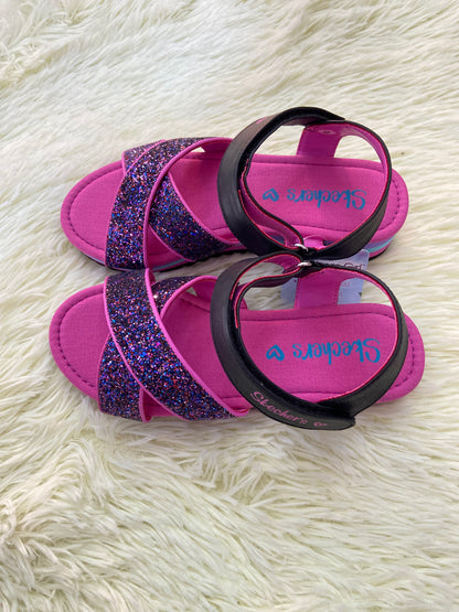 Sandalias SKECHERS GIRL original, morada con negro y brillos.