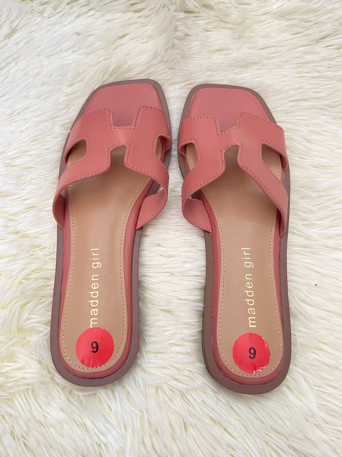 Sandalias MADDEN GIRL original, color rosado zapote ( mauve ) con marron, estilo clásico.