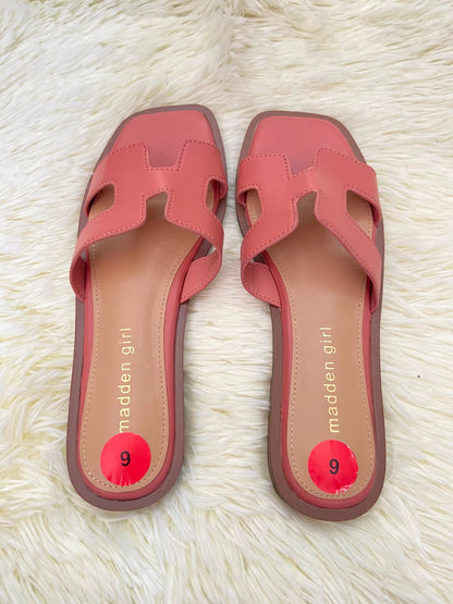 Sandalias MADDEN GIRL original, color rosado zapote ( mauve ) con marron, estilo clásico.