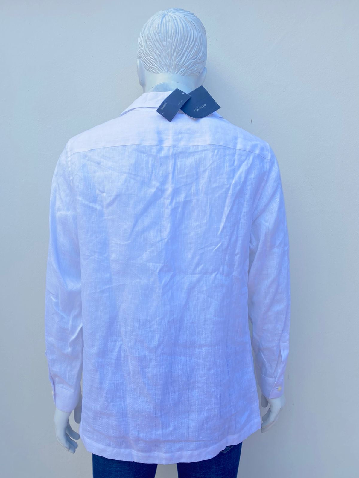 Camisa CLAIBORNE original blanca lisa, cuello V, en lino.