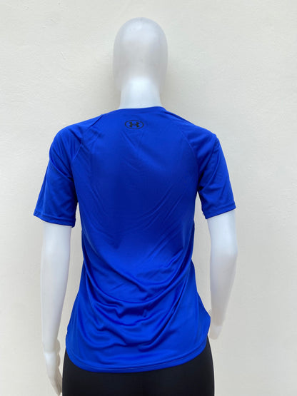 T-shirt Under Armour original azul con estampado de una bola en color blanco.