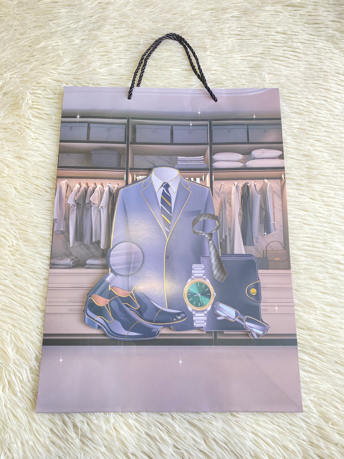 Shopping gris con traje gris y reloj verde en el centro. GRANDE