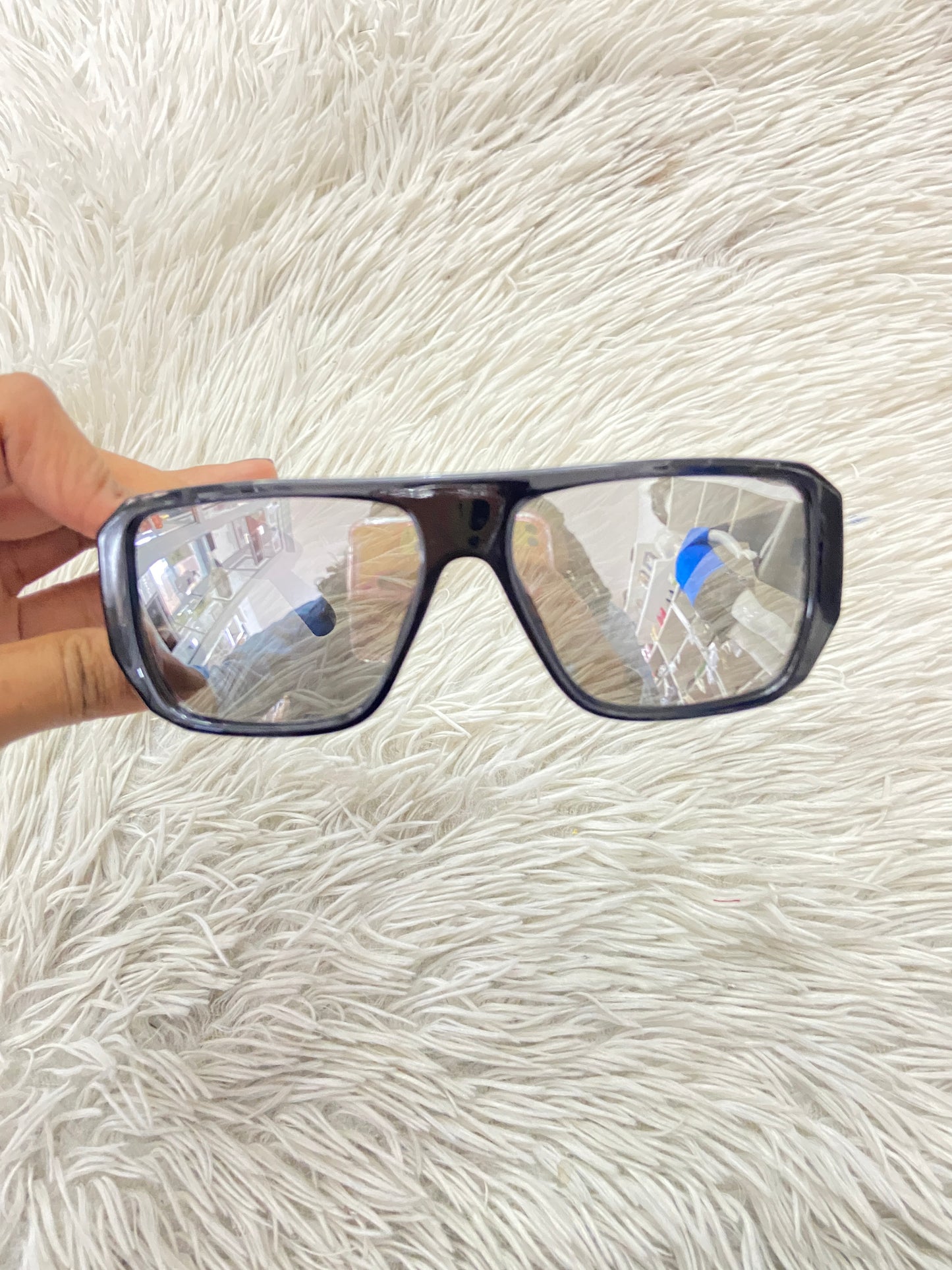 Lentes, negro cuadrado con micas plateadas.