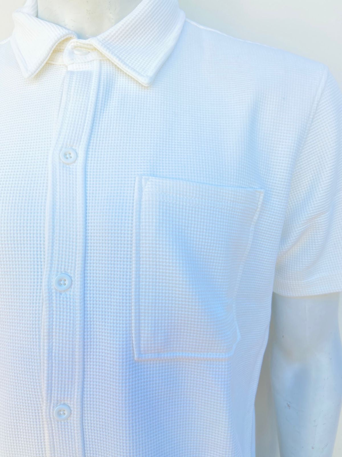 Polocher Forever 21 Hombre original crema/ blanco hueso, con bolsillo en la parte del lado.