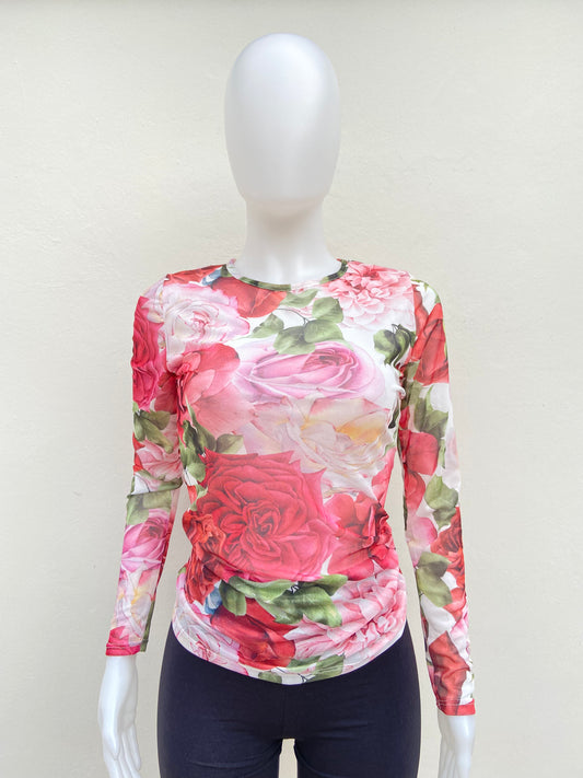 Blusa/ Suéter/ top rosado con estampado de rosas, transparente.