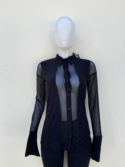 Camisa/ top, negro con transparente y botones en frente.