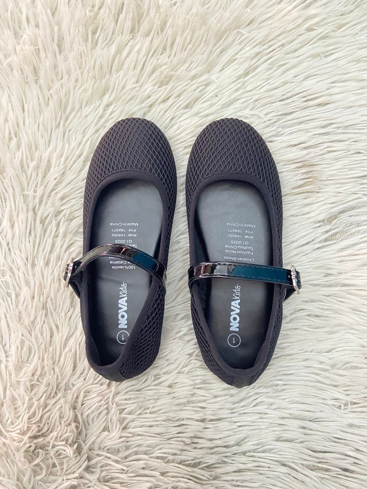 Zapatos/Bailarinas Nova Kids Originales en color negro con lazo ajustable en el medio