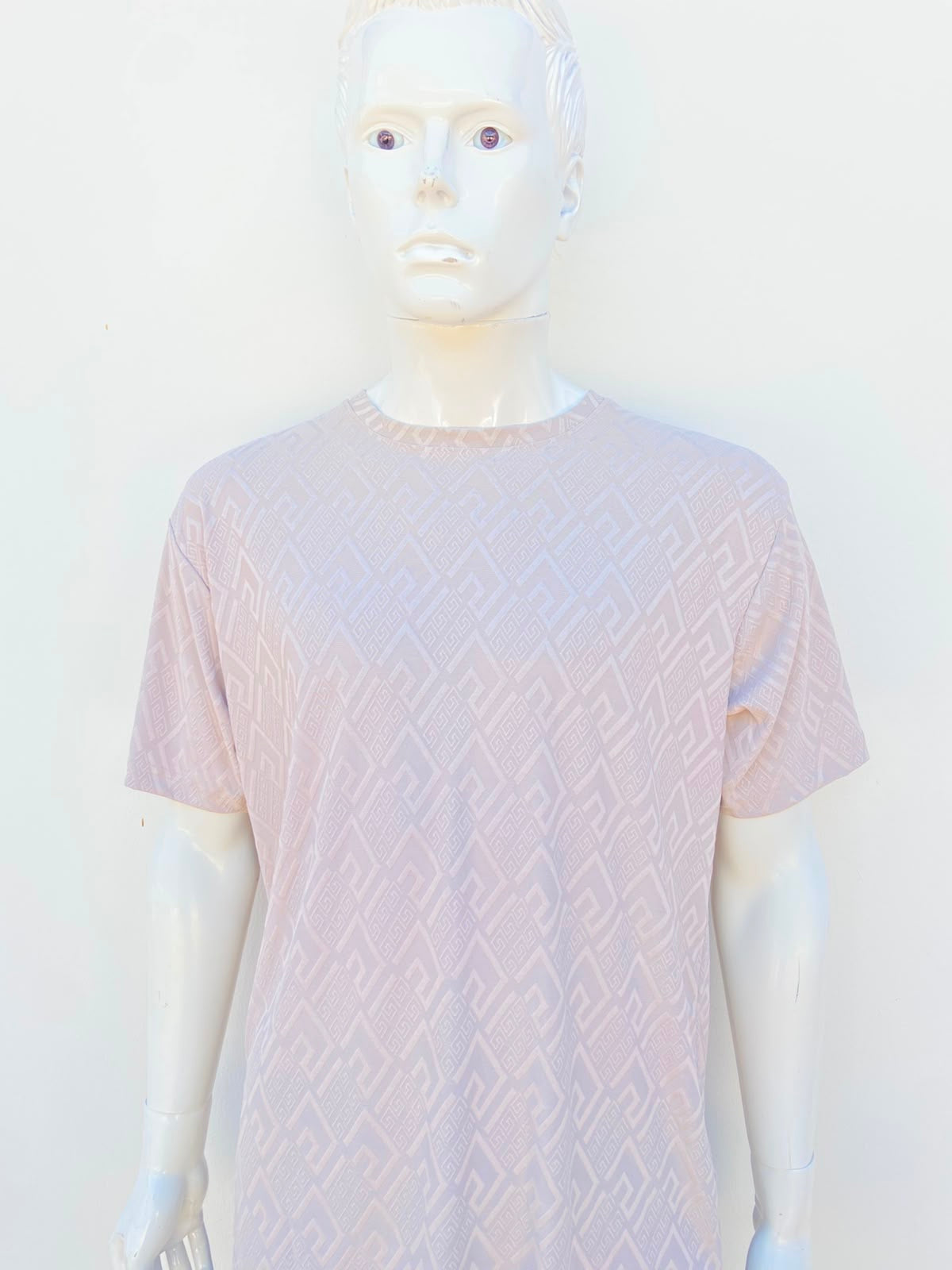 T-shirt US- ICON CO. original, en color crema liso con estampado de figuras, 60% algodón.