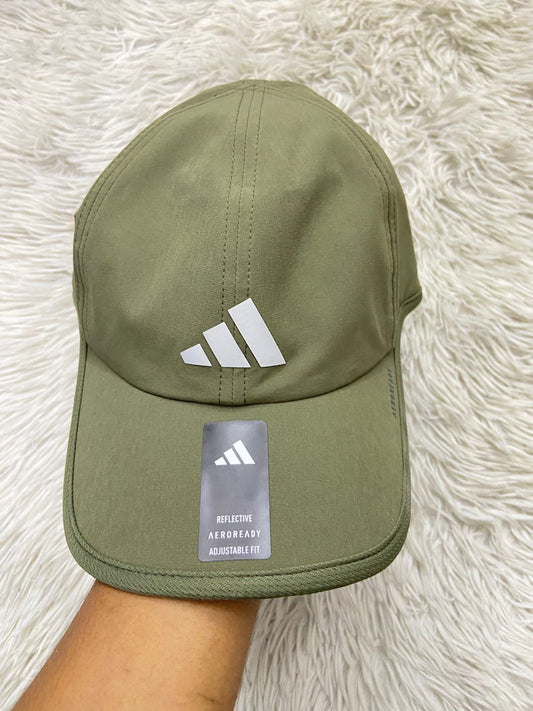 Gorra ADIDAS original verde oliva, con logotipo de la marca al frente.