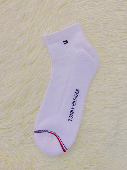 Medias TOMMY HILFIGER original, blanca con pequeño logotipo de la marca en la parte superior.