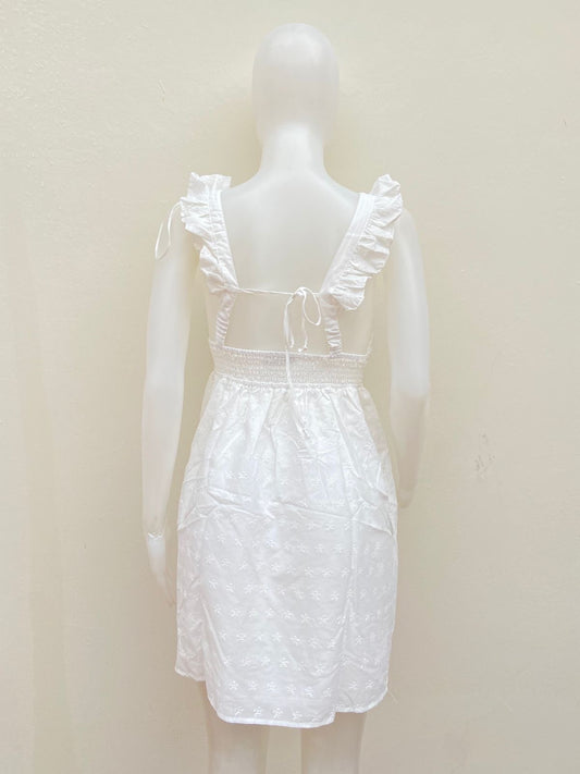 Vestido HAUTE MONDE original, blanco con vuelos en las magas y bordado de flores.