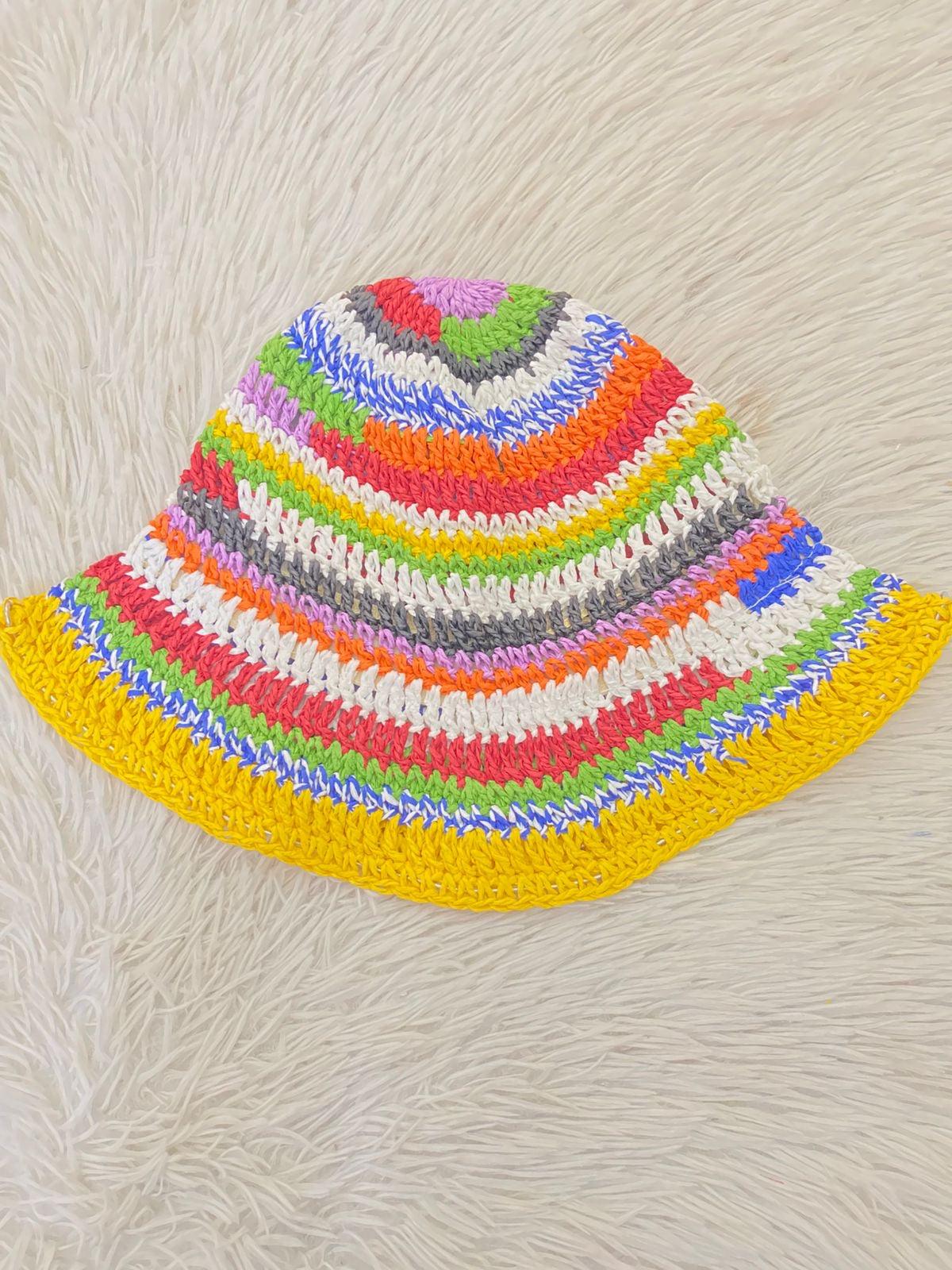 Gorro multicolor tejido en crochet de hilo