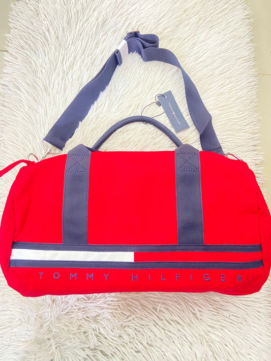 Bulto TOMMY HILFIGER Original en color rojo con lazos azul marino con banda de la marca al frente