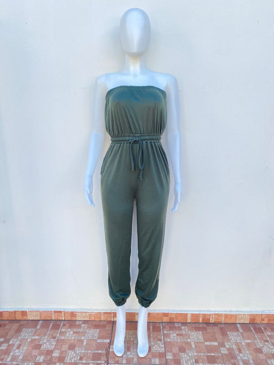 Enterizo Fashion Nova original verde oliva, strapless, con lazo ajustable.