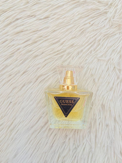 Perfume GUESS original, SEDUCTIVE FEMME para mujer negro con dorado.