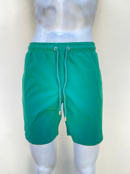 Bañador/Baggy, verde oscuro liso, con lazos ajustables.