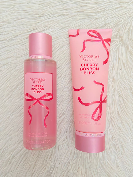 Set Victoria’s Secret original, CHERRY BONBON BLISS, rosada, de crema y colonia.