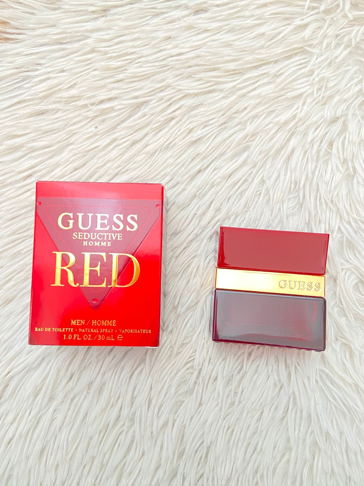 Perfume GUESS SEDUCTIVE HOMME RED original para hombre, rojo con dorado.