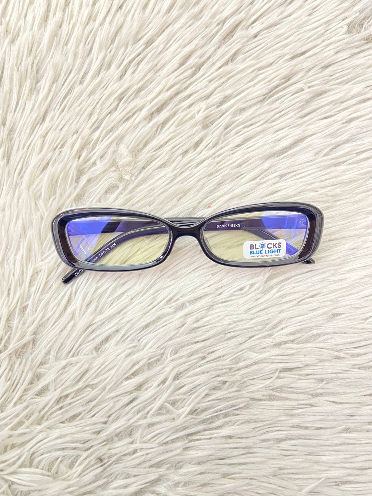 Lentes negros con montura negra, micas azules