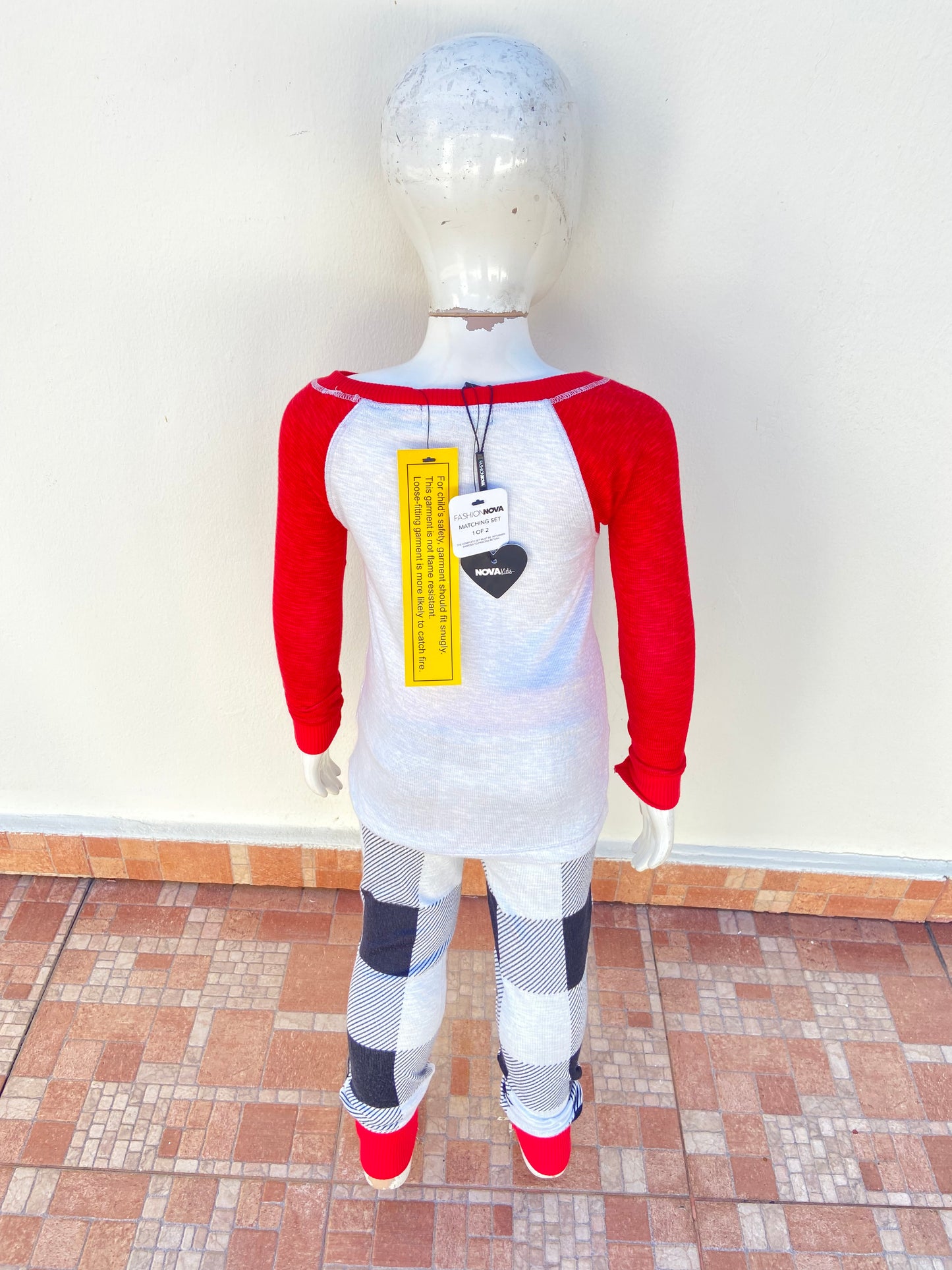 Pijama/Conjunto, Navidad de pantalón de cuadros negro y suéter gris con letras SANTA SQUAD ( escuadrón de papá Noel santa ).