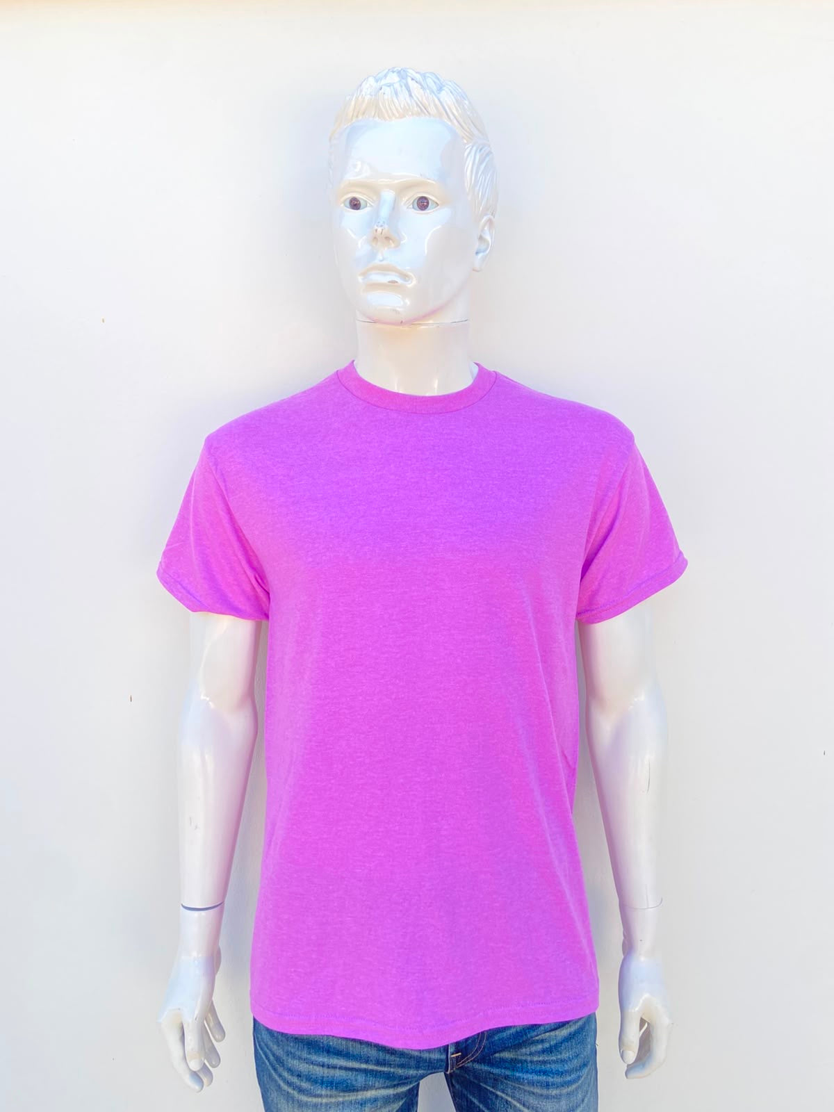 T-shirt GILDAN original, en color morado liso, 100% algodón