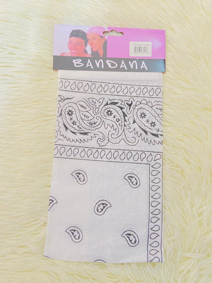 Pañuelos/ paño BANDANA, en color blanco con estampado de color negro, 100% algodón.