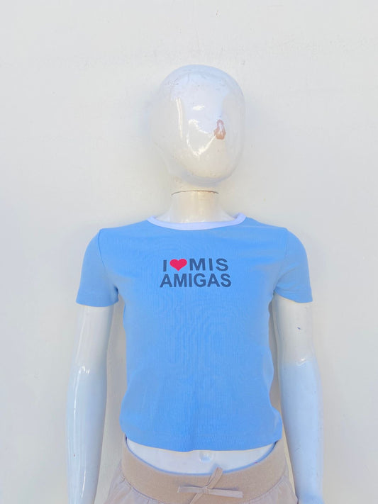 T-shirt ZARA Original en color azul con cuello blanco y letras al frente I LOVE MIS AMIGAS