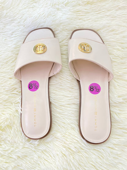 Sandalias TOMMY HILFIGER original, crema con placa TH en dorado.
