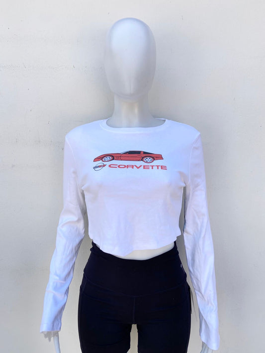 Top/Sueter Forever 21 Original en color blanco con diseño de carro rojo y la marca CORVETTE al frente.