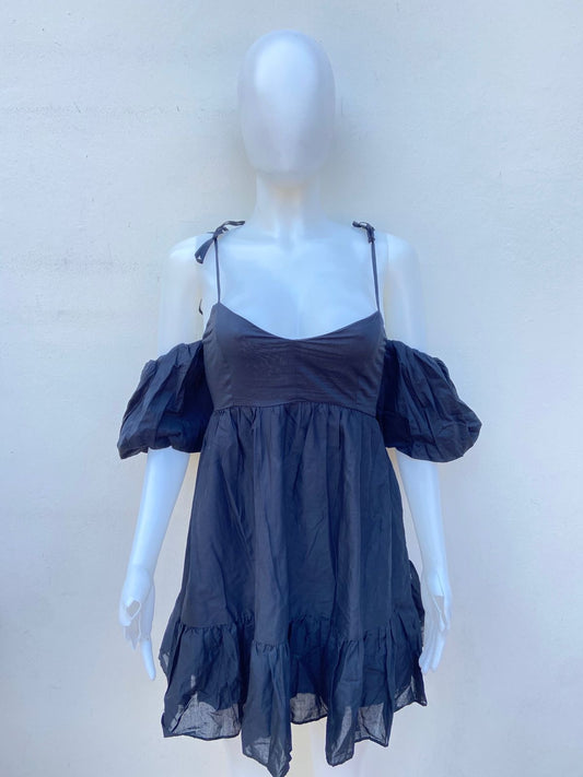 Vestido Forever 21 Original en color negro, corto con lazos ajustables y mangas