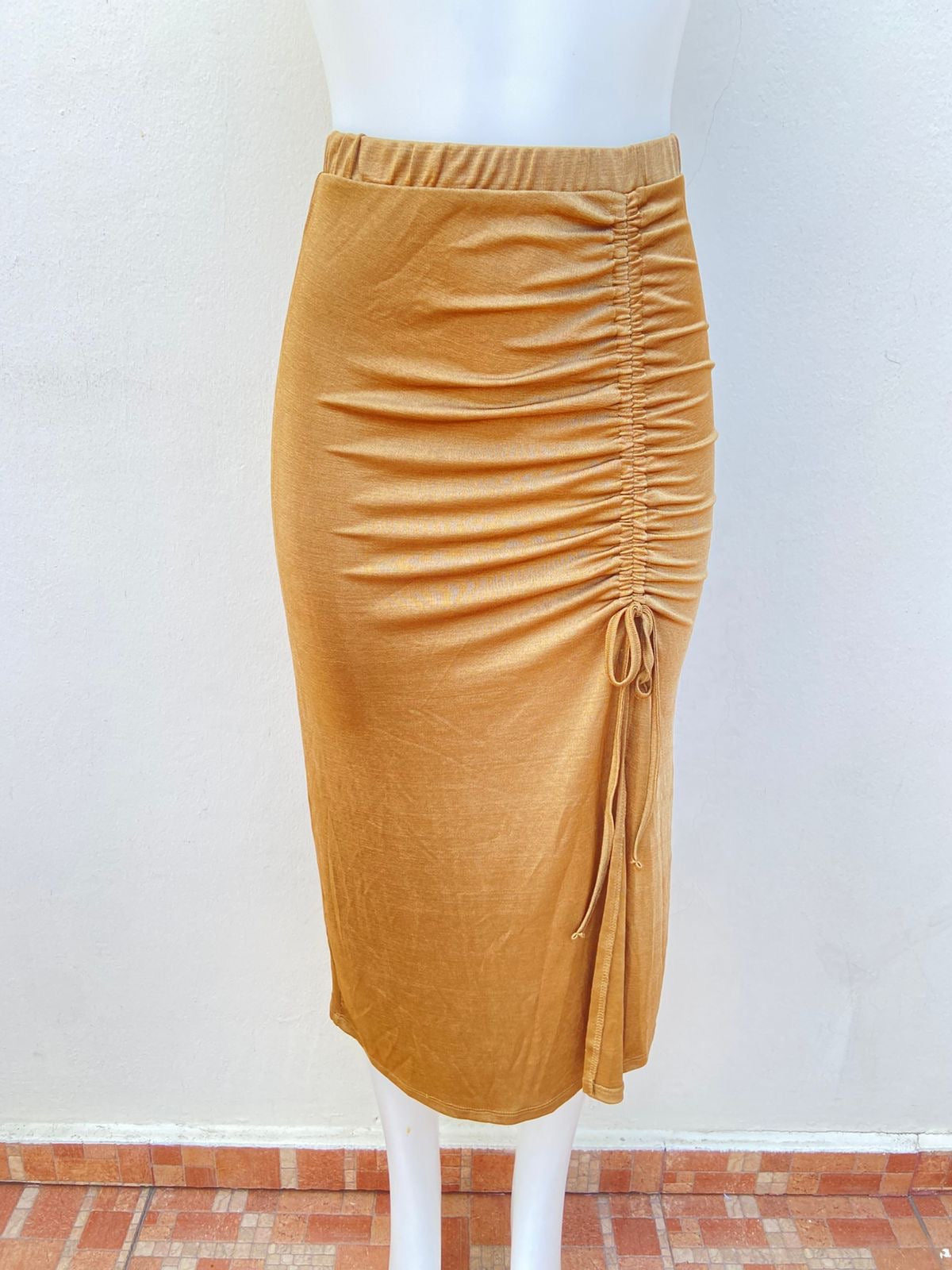 Falda Forever 21 Original en comor verde oliva apagado con lazo ajustable al aldo