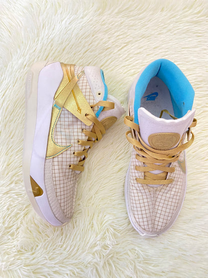 Tenis NIKE original blanco con dorado y azul y detalles de cuadros, altos.