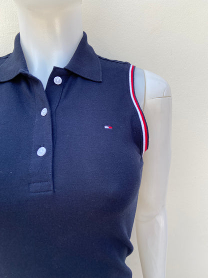Vestido TOMMY HILFIGER original, azul marino con cuello y líneas rojas en los costados.