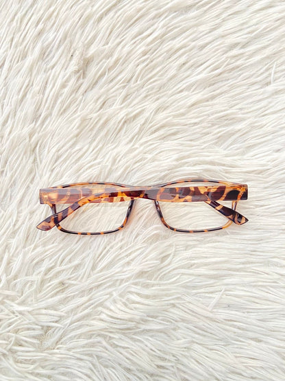 Lentes diseñados con protección UV 100-400 para proteger tu visión. Marron claro y estampado de animal print, micas claras.