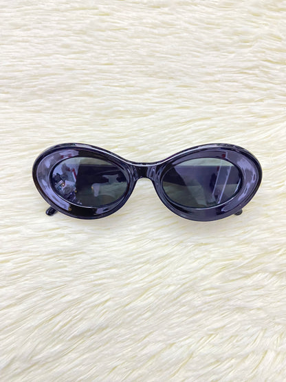 Lentes, negro con micas claras y forma ovalada.