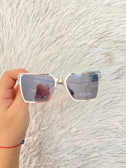 lentes cuadrados en color platado con micas claras