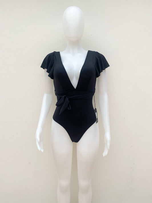 Biquini Fashion Nova Original, negro con escote abierto y vuelos y en las mangas con lazo en la cintura.