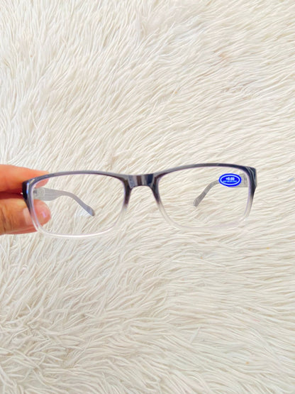 Lentes diseñados con protección UV 100-400 para proteger tu visión. En color negro y transparente abajo, micas claras.