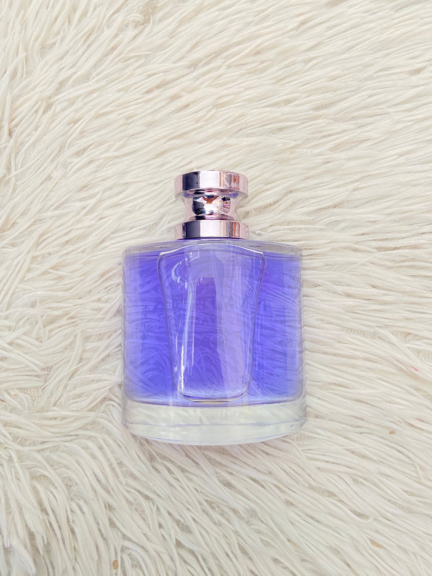 Perfume NAUTICA VOYAGE N- 83 original, azul marino con fondo de una brújula.
