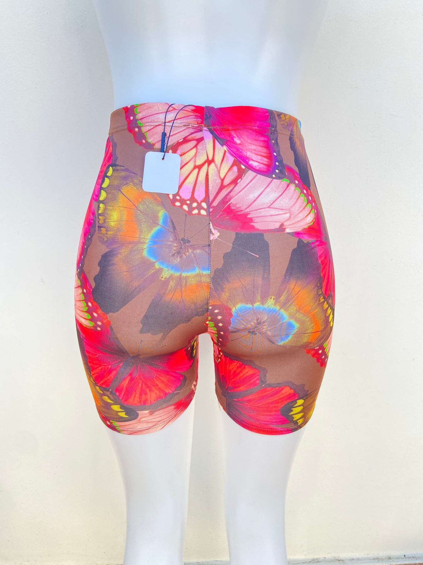 Legging Fashion Nova original marrón con estampado de mariposa.