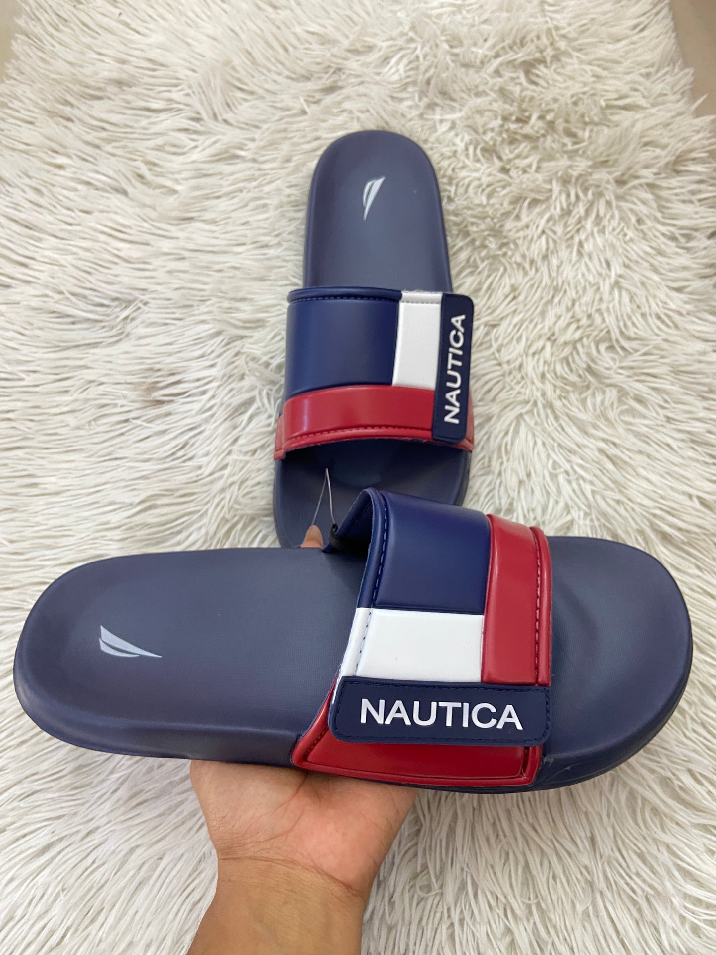 Sandalias Nautica original azul marino con rojo, blanco y azul, letras NAUTICA en blanco.