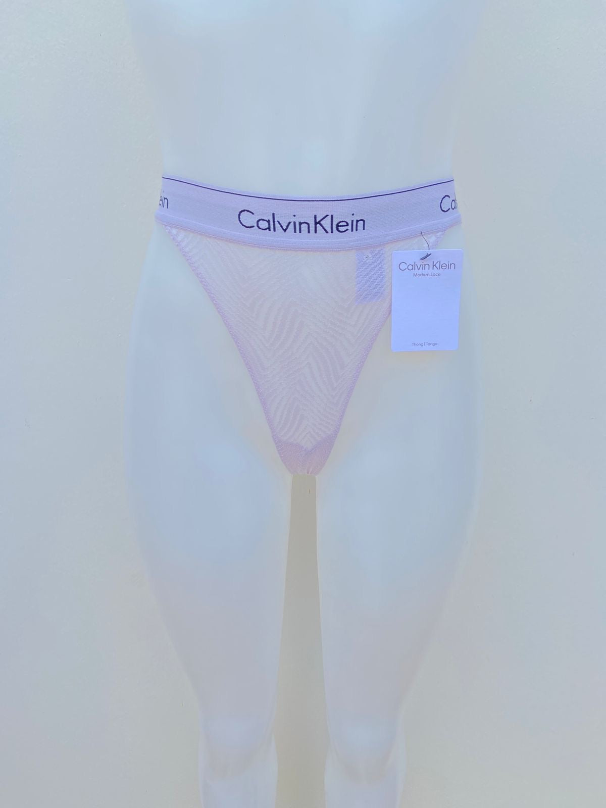 Panti Calvin Klein original, morado lila (claro) de encaje con estampado de la marca.