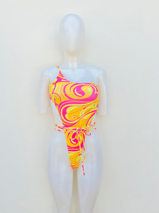 Biquini FORPLAY original, amarillo con rosado y lazos ajustables, 1 pieza.