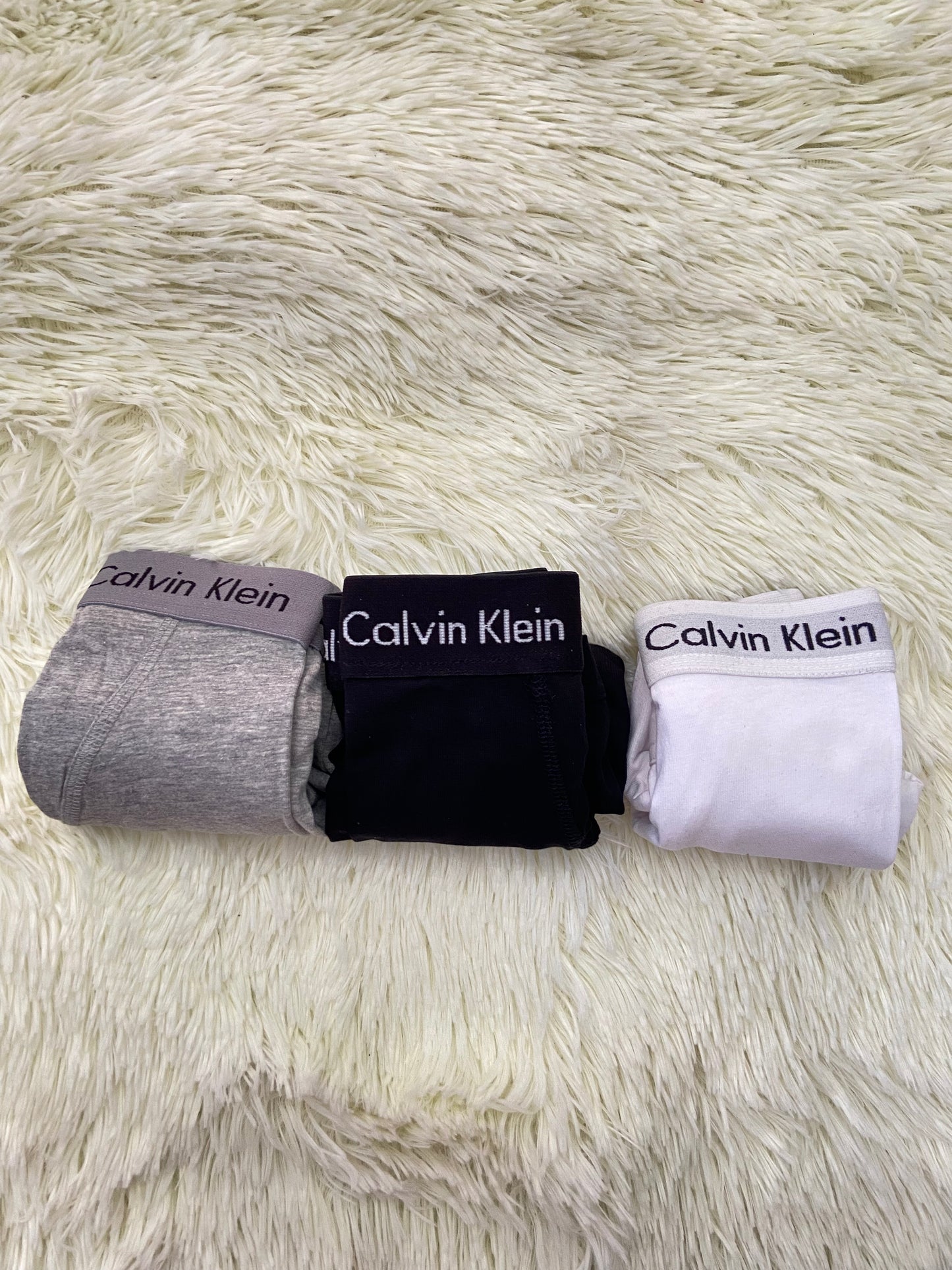Pack- 3- Boxer CALVIN KLEIN original, tres colores diferentes, negro, gris y blanco.