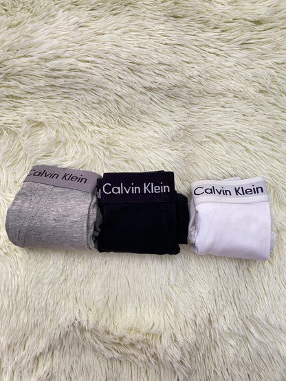 Pack- 3- Boxer CALVIN KLEIN original, tres colores diferentes, negro, gris y blanco.