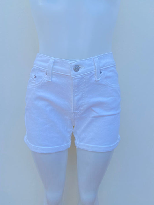 Short LEVI’S original blanco liso, con dobladillo en la parte inferior.